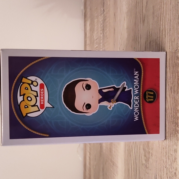 Wonder Woman  Exclusive Funko Pop #177 - Picture 4 of 5